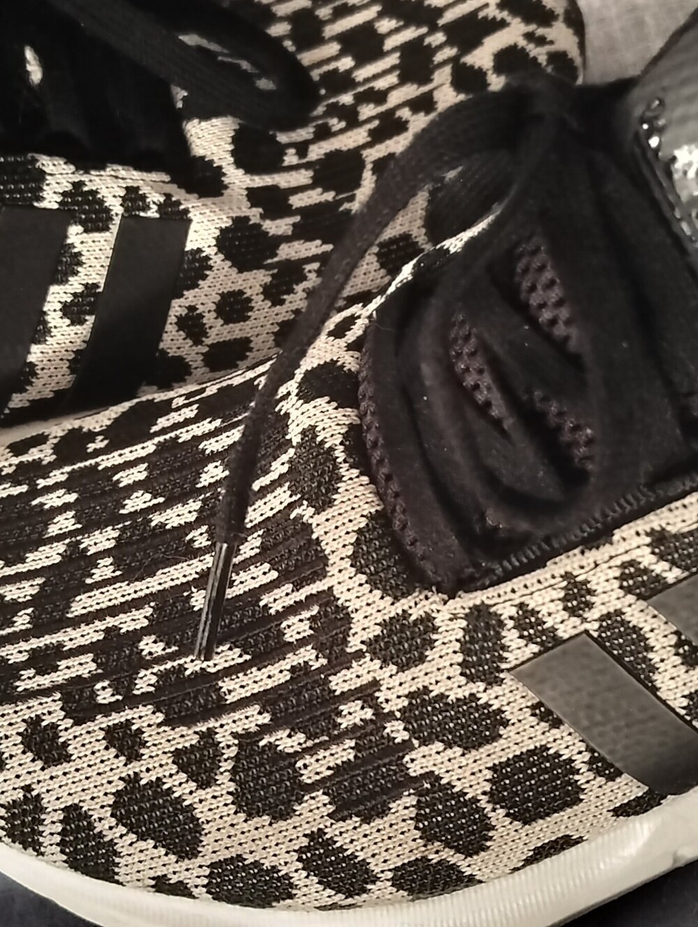 adidas Black and White Textile Shoe Label - Size 8.5 US - Picture 8 of 9